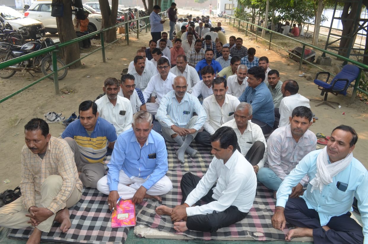 Mill workers' strike continues