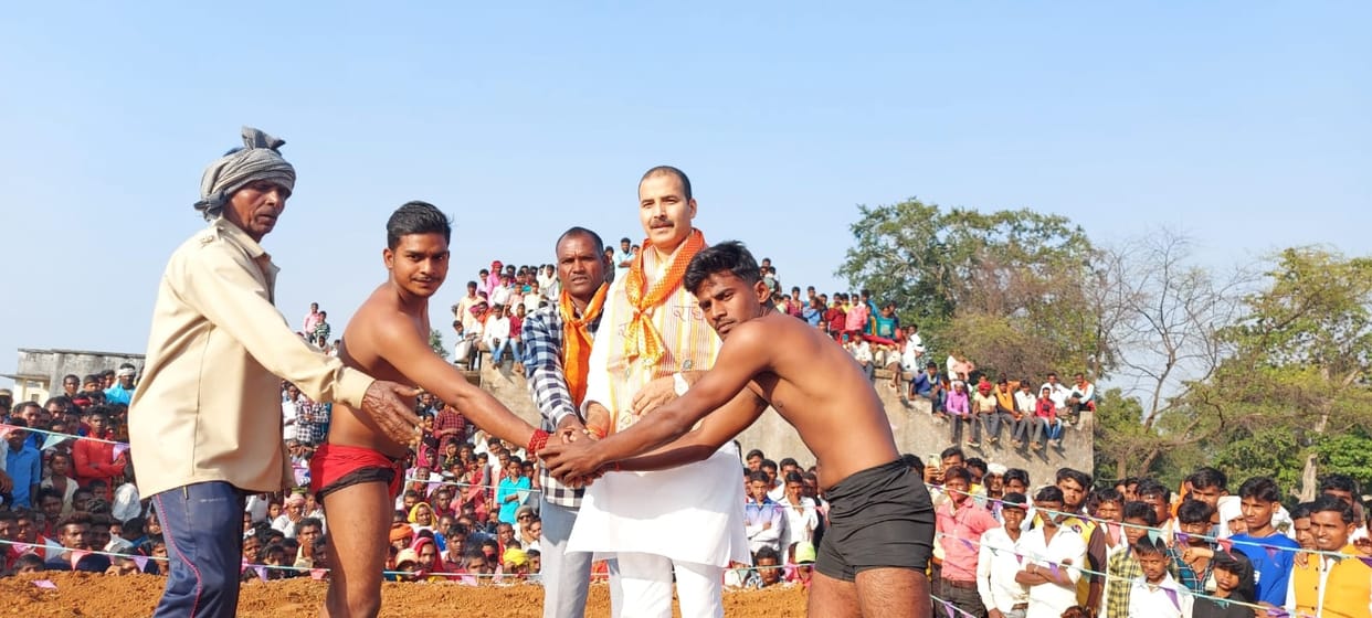 Deepak of Chandauli won 5000 prize wrestling