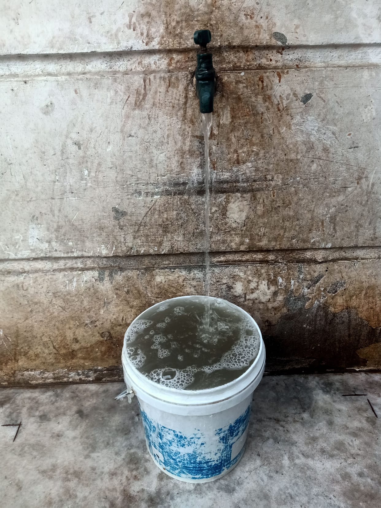 Colonists forced to drink dirty water