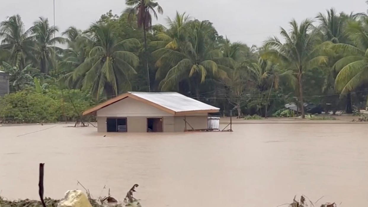 Philippines floods amid heavy rains awaiting Cyclone many dead and missing news in hindi
