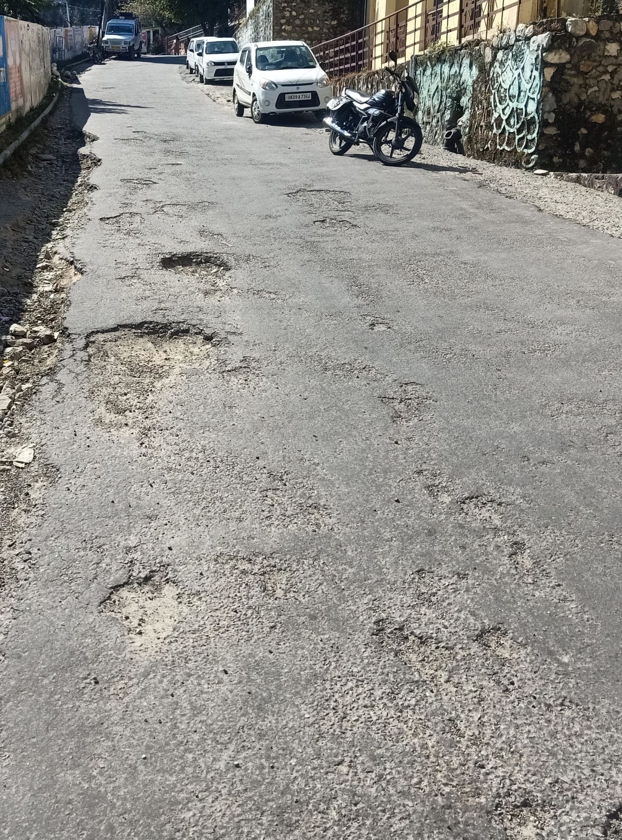 CM Dhami new Tehri tour potholes on roads uttarakhand news oin hindi