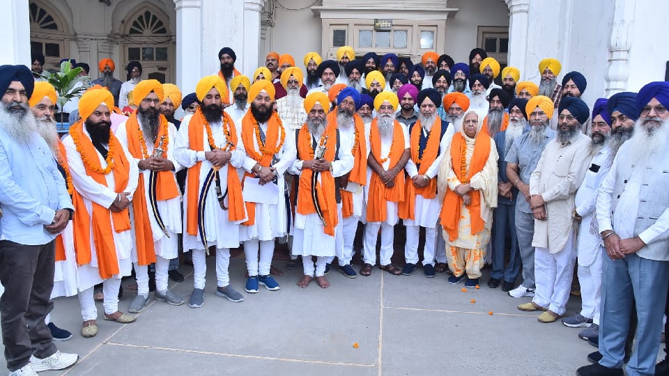 117 Sikh pilgrims left for Pakistan for centenary event of Shri Panja Sahib Saka