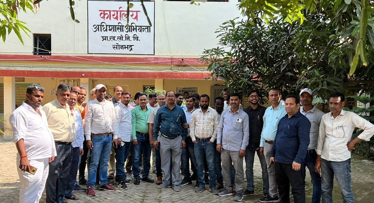 PWD employees on strike, demonstrated in support of demands
