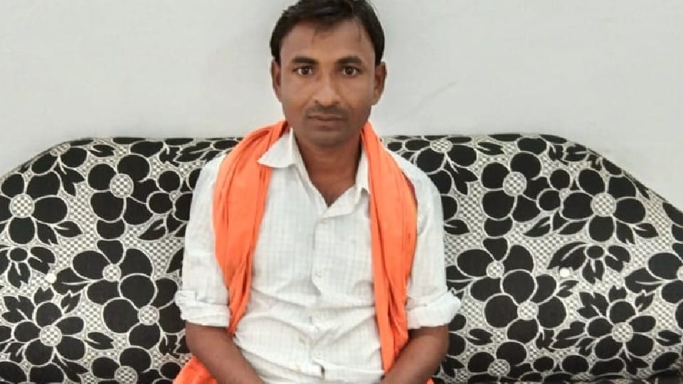 Employment assistant arrested for taking bribe of four thousand rupees in satna