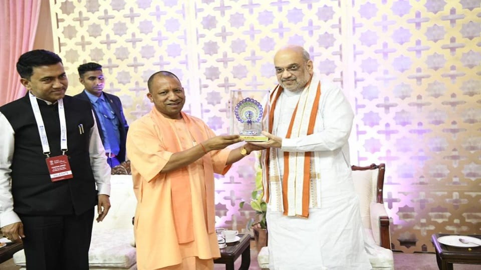 Lucknow news : Chief Minister Yogi presented ODOP gifts to 15 Chief Ministers including Shah