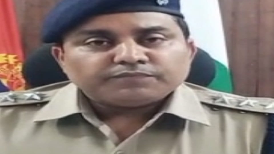 Moradabad Video of female police station incharge viral on social media investigation turned out to be fake