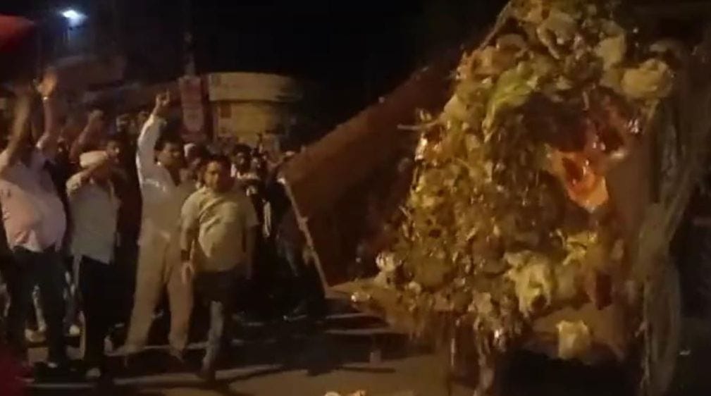 Dumped garbage outside DC residence in the morning, got garbage removed at night at Shantmai and Hafed Chowk