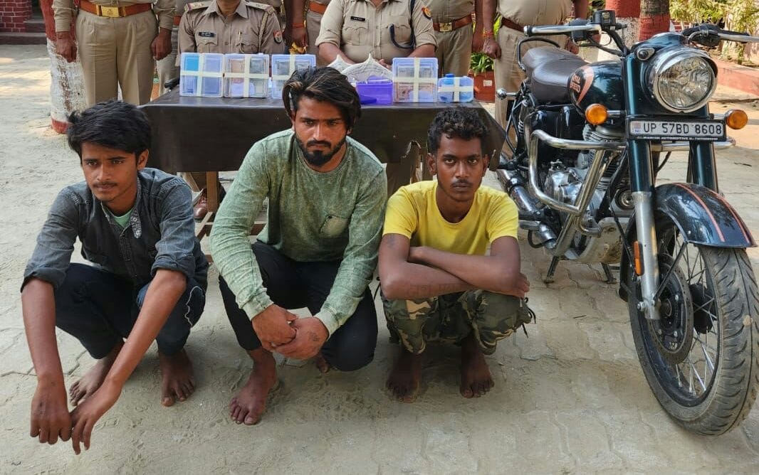 Three miscreants arrested for committing robbery