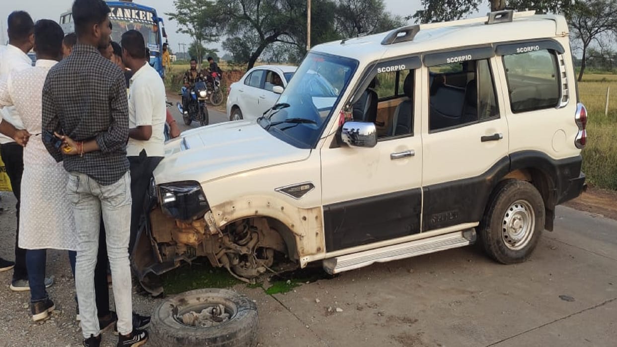 The car of Chhattisgarh BJP state president Arun Saws convoy crashed