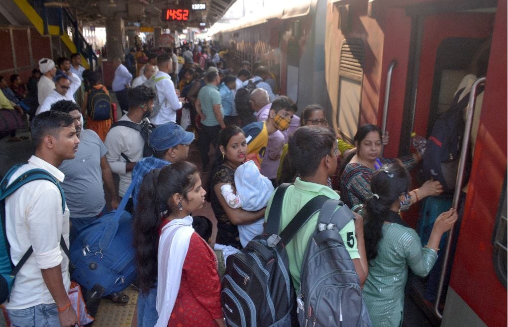 After Deepawali and Chhath trains going towards Mumbai, Lucknow, Delhi have become crowded
