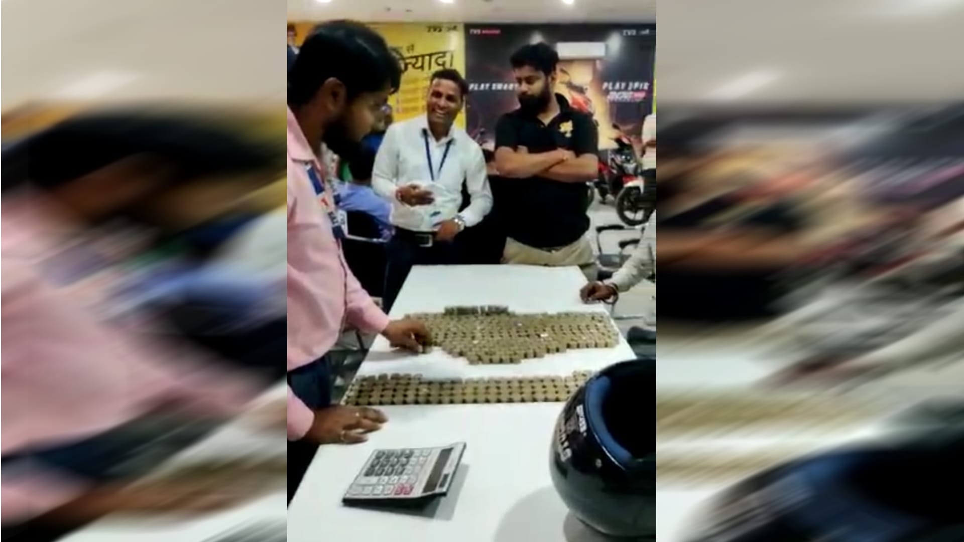 Youth arrived to buy scooty with chiller of 56 thousand rupees in Rudrapur Dhanteras Uttarakhand news in hindi