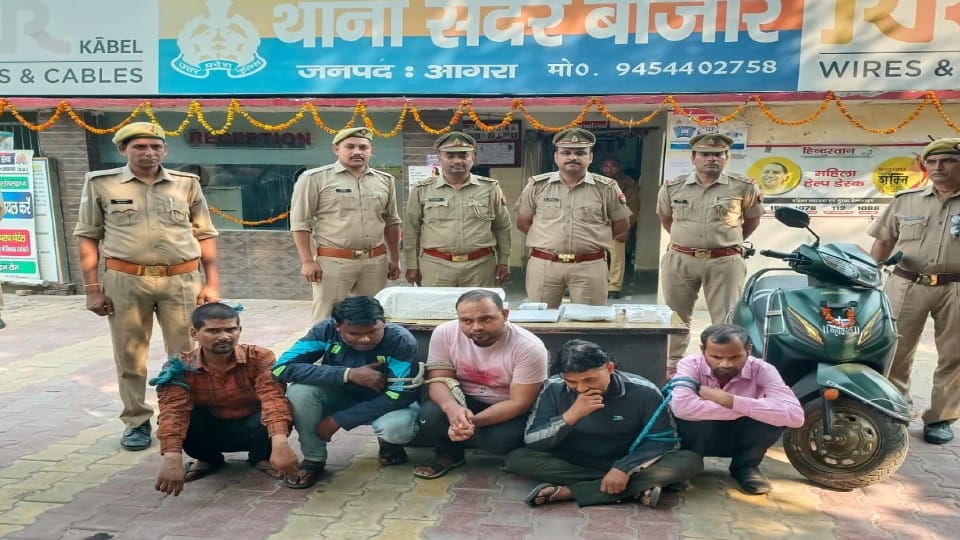 Police arrested five accused for making fake currency in Agra