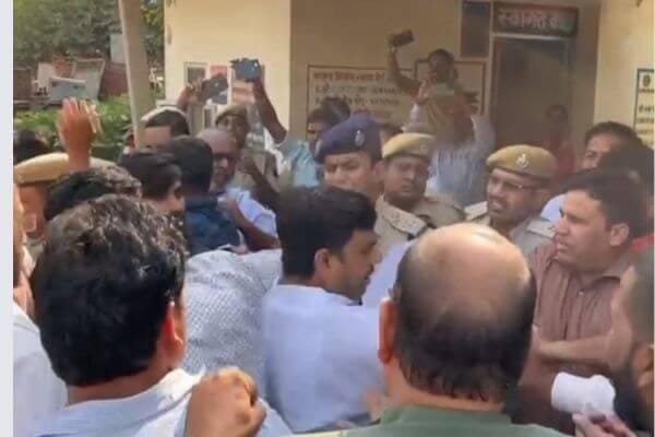 Rajasthan News: Controversy in the temple of Dalit society in Alwar, scuffle with Congress MLA