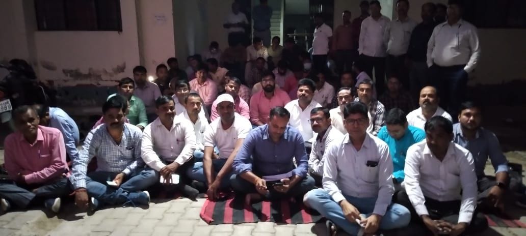Teachers' strike ends late at night