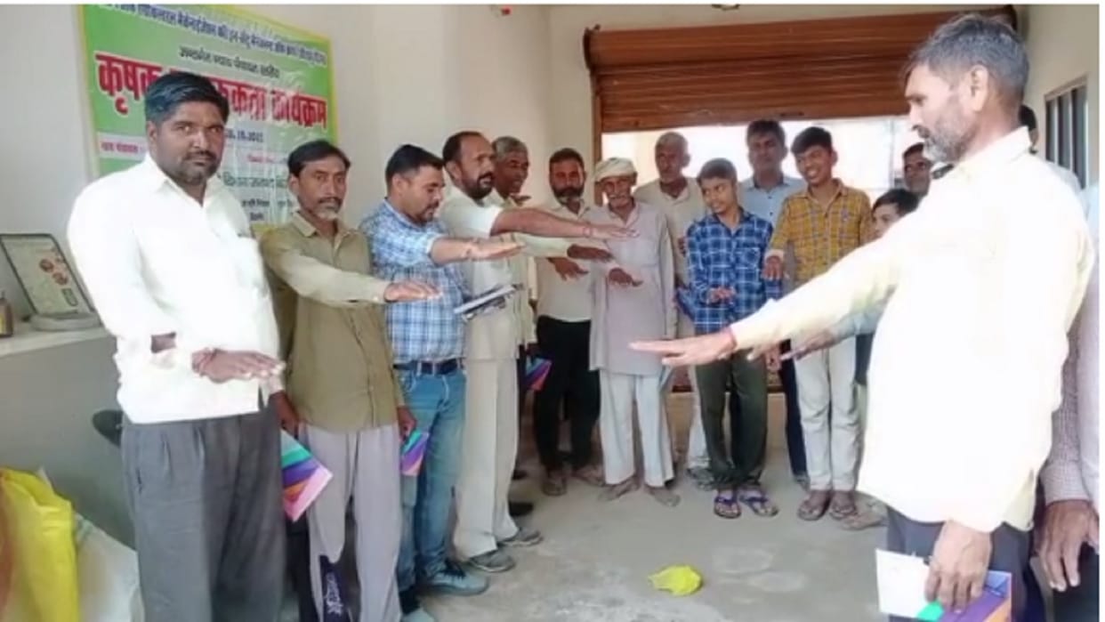 Bijnor: Pledge administered not to burn stubble, DM formed mobile squad at tehsil level for monitoring