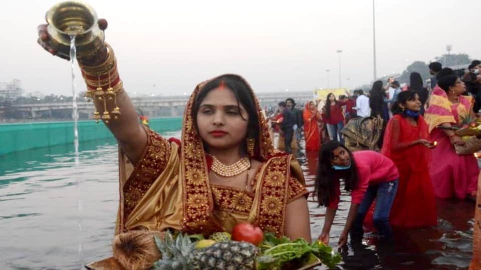 Chhath Puja 2022 Devotees To Offered Arghya To Surya at Yamuna ghats in the morning in Agra