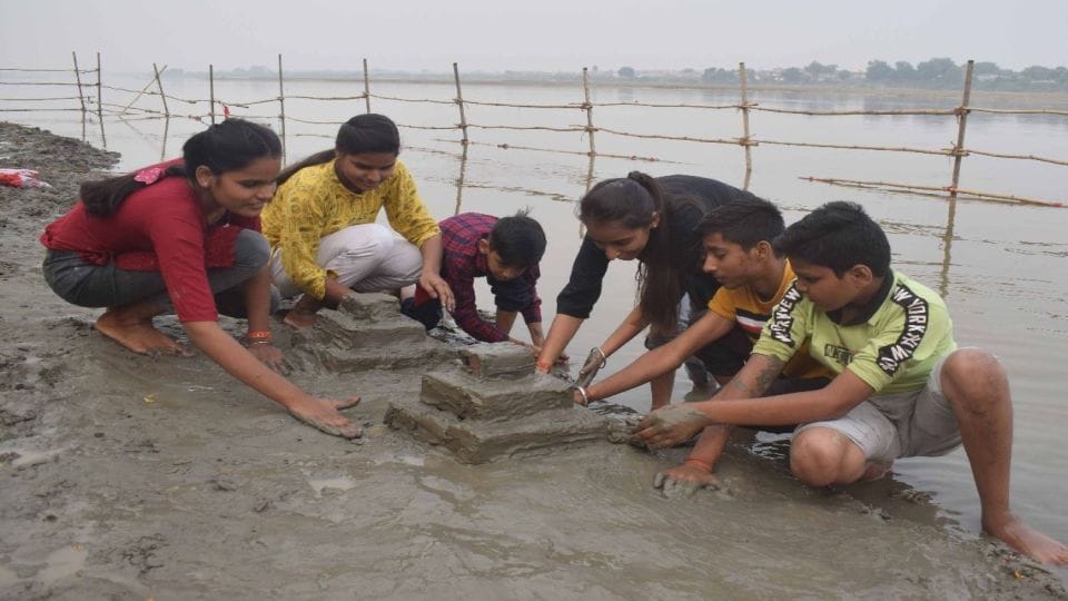 chhath puja 2022 devotees to offer Arghya to Surya Dev in evening today in agra