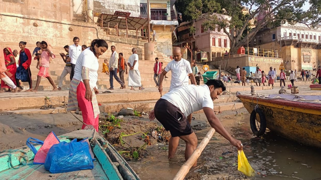 Appeal to keep Ganga clean on Dala Chhath Public awareness campaign of Namami Gange garbage removed from ganga