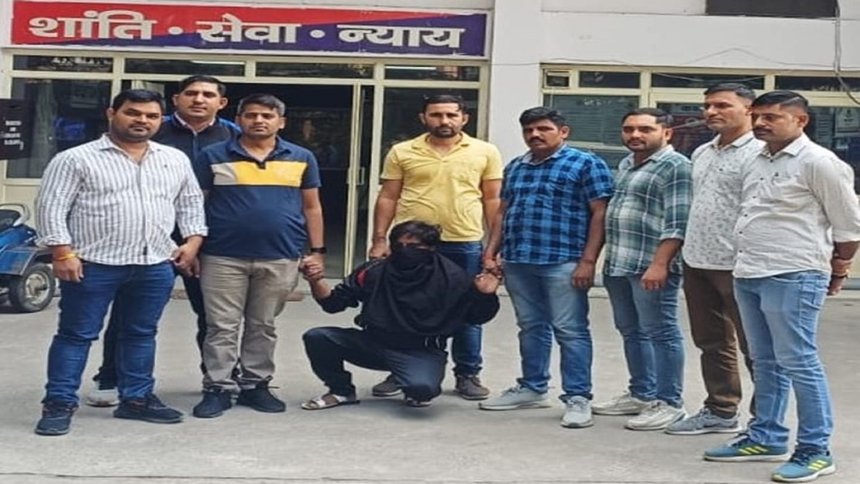 Delhi Police arrested an absconding wanted gangster from Seelampur delhi