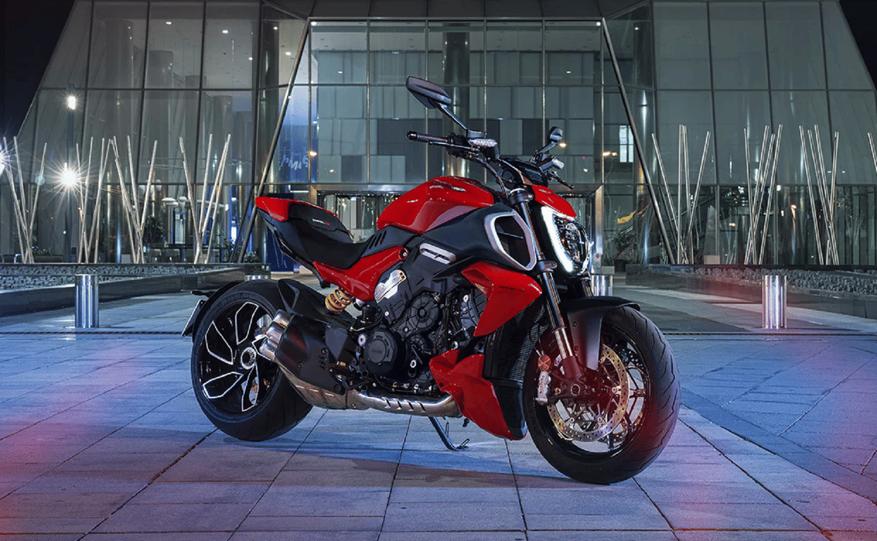 Ducati Unveils power cruiser Ducati Diavel V4 Know Engine Specs Features News in Hindi