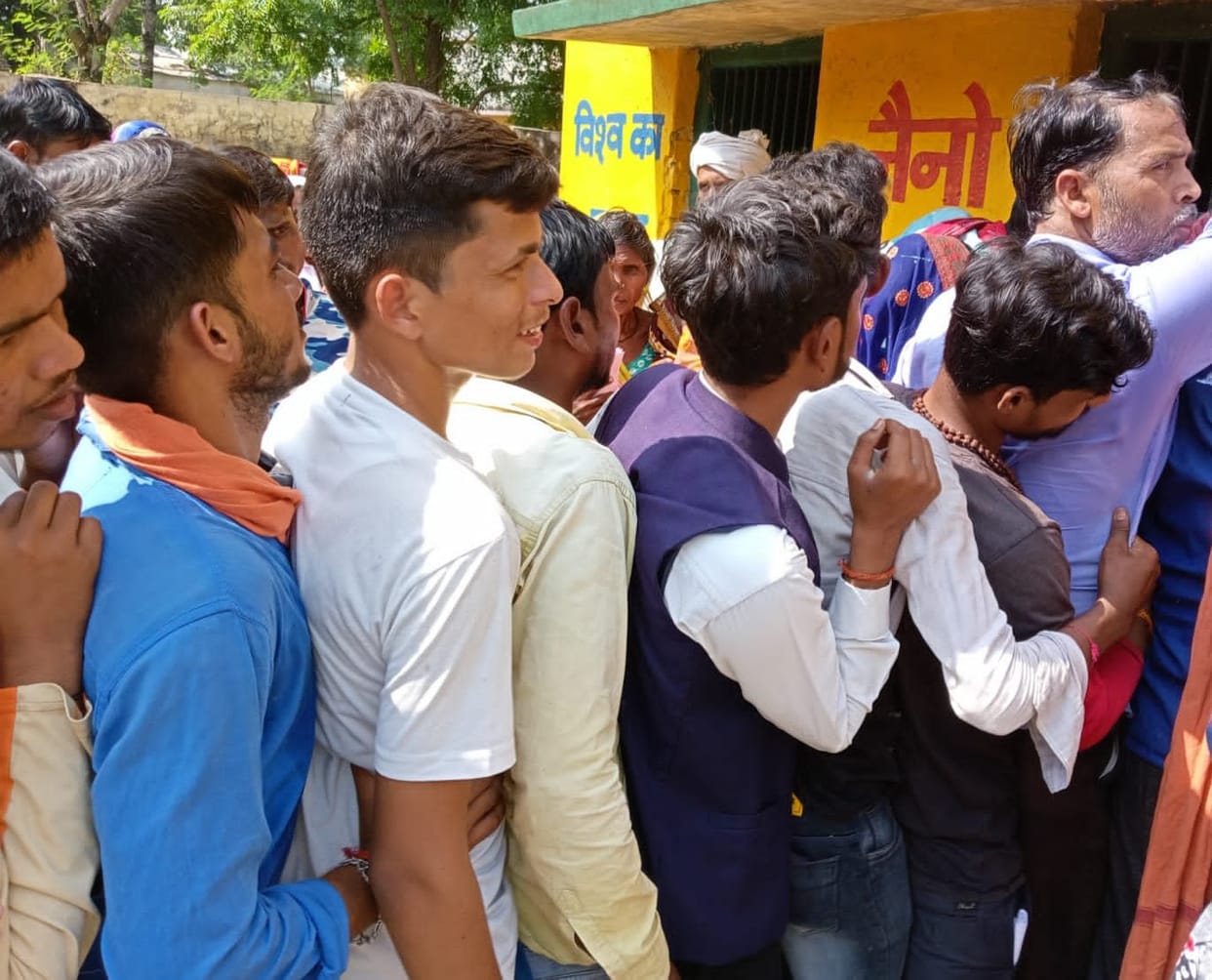 Chitrakoot: Fertilizers, locks in committees