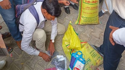 Farmers created ruckus for selling duplicate fertilizers in fatehpur sikri agra