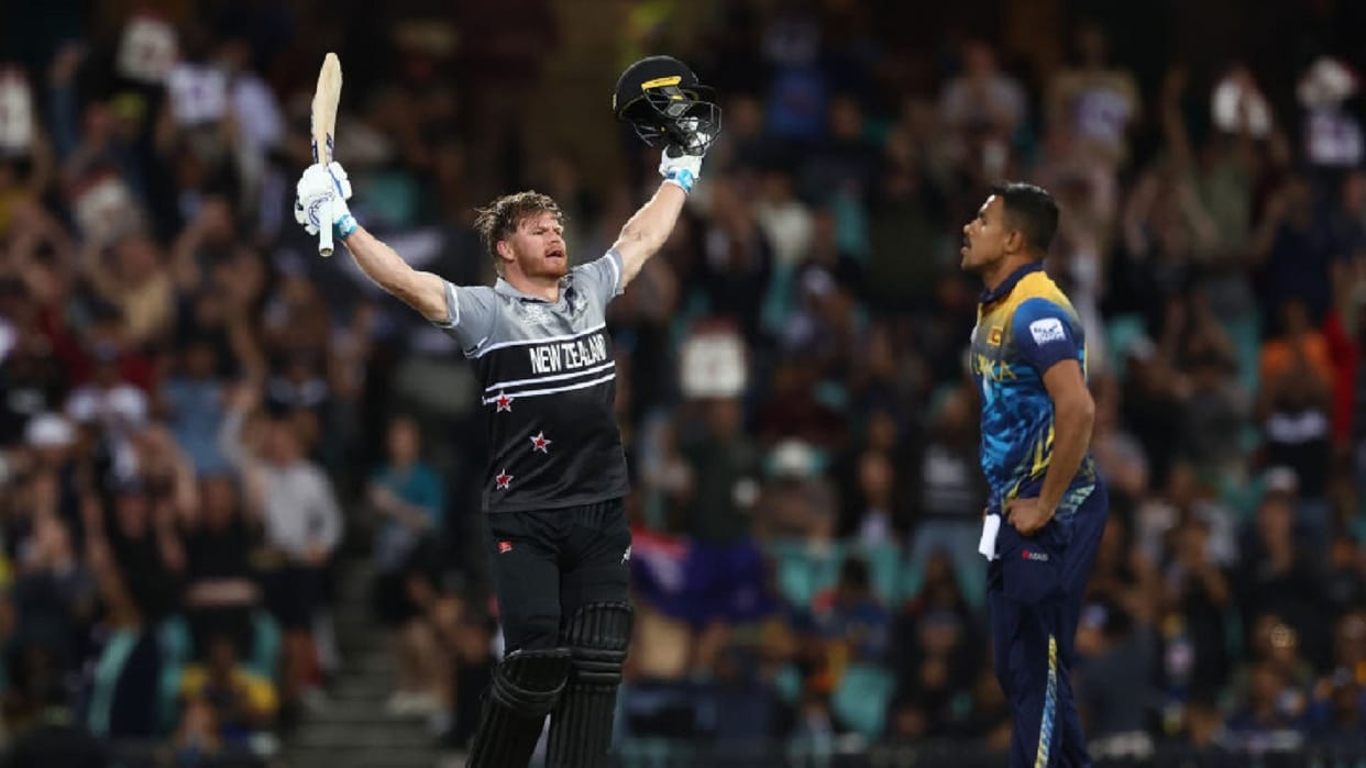 Bowler has right to take bails off if non striker is leaving crease early, says Glenn Phillips