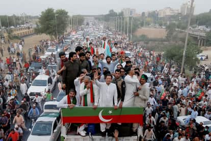first time in Pakistan, people on the road even against the army, know what Imran Khan will do next after the