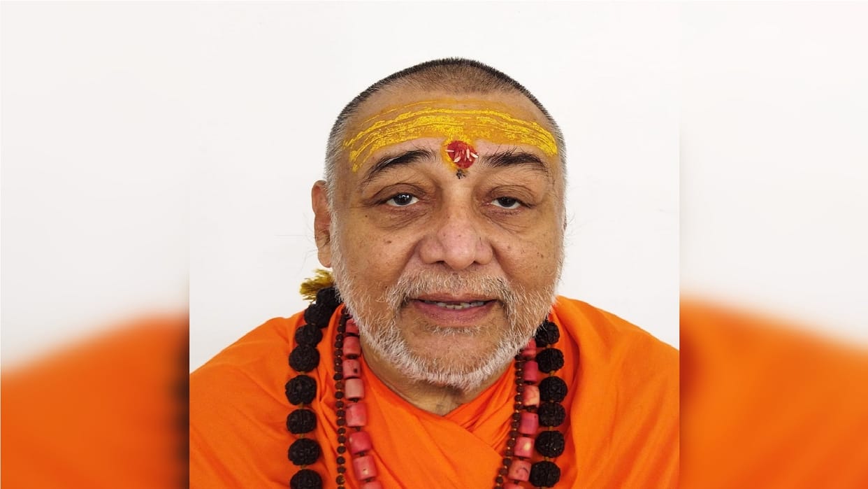 Jagadguru Rajarajeshwarashram Maharaj said that privileges of minorities should end