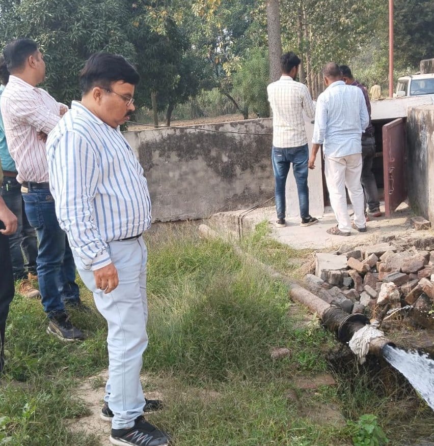 Brothers of BJP District President opposed the installation of meters on tube wells