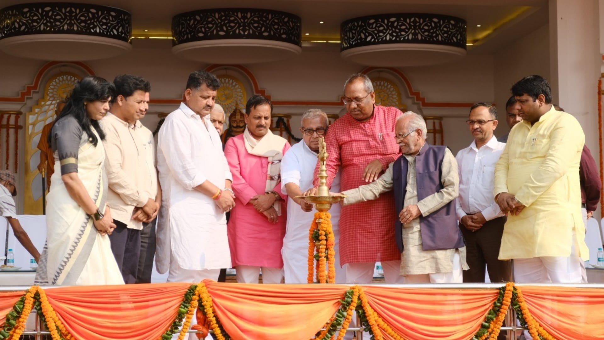 Divyangjan got free accessories in Gorakhpur by amar ujala campaign