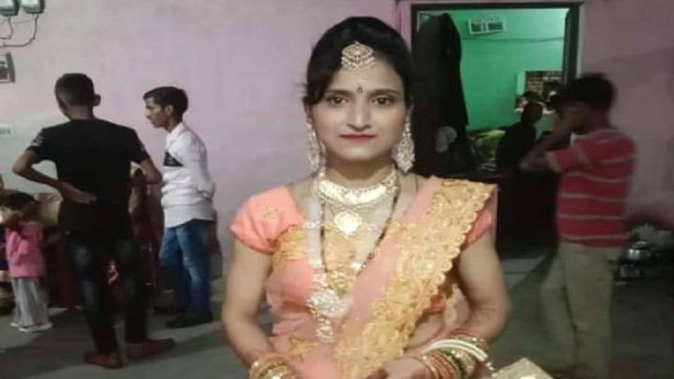 CRPF personnel Wife in Delhi Safdarganj Hospital dies during treatment who was burnt by putting diesel