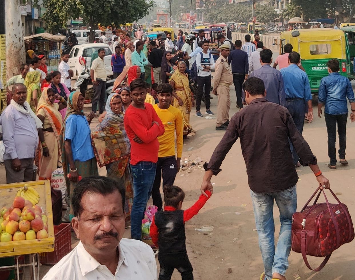 Etah: There was a scuffle to board the bus and get a seat
