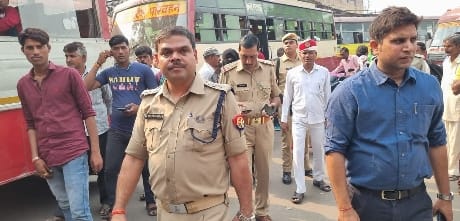 CO, City Magistrate chased away from roadways intersection, two private buses seized