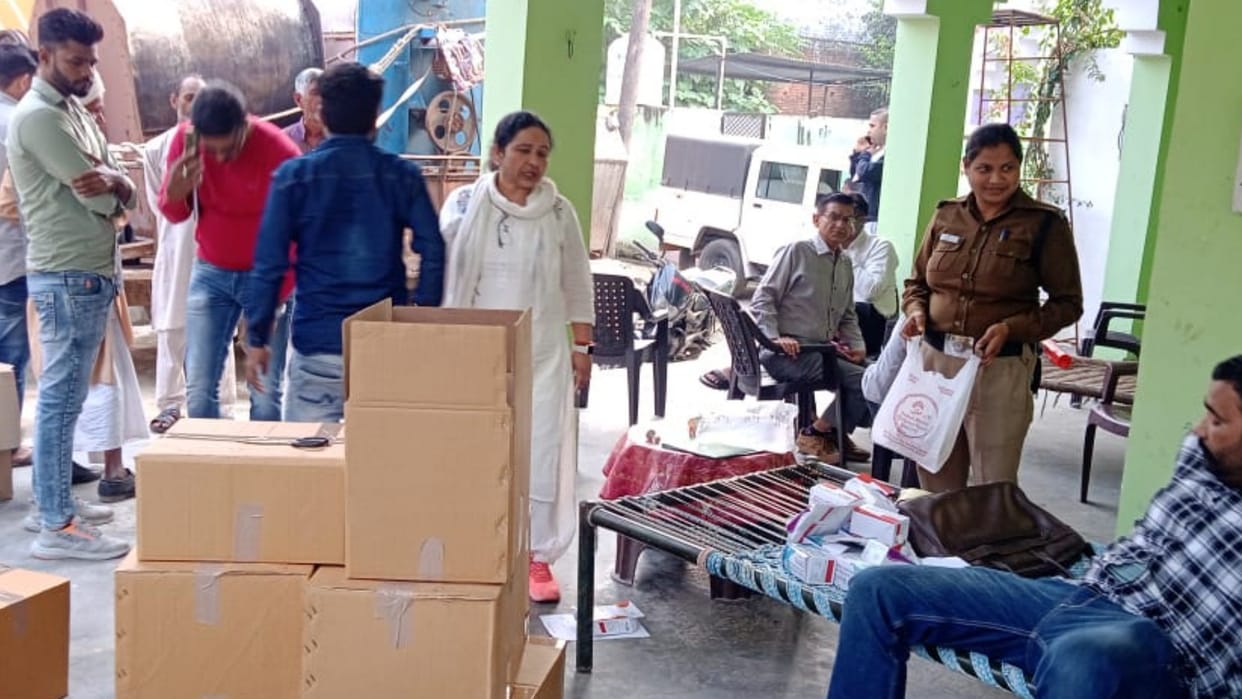 Raided in Factory making fake antibiotics multivitamin medicines accused absconding Roorkee Uttarakhand news