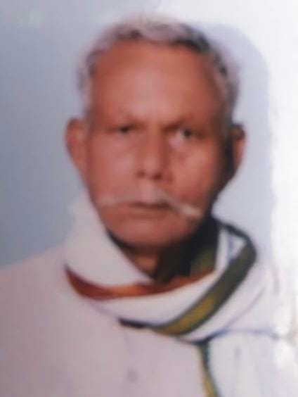 Due to the death of the farmer, there was a furore in the family, the dead body was cremated