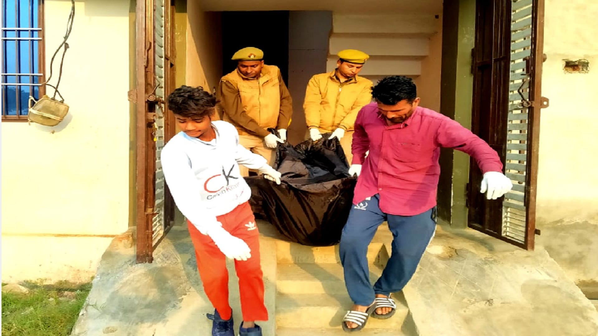 Saharanpur: A young man has alive burnt his wife and mother-in-law and see photos
