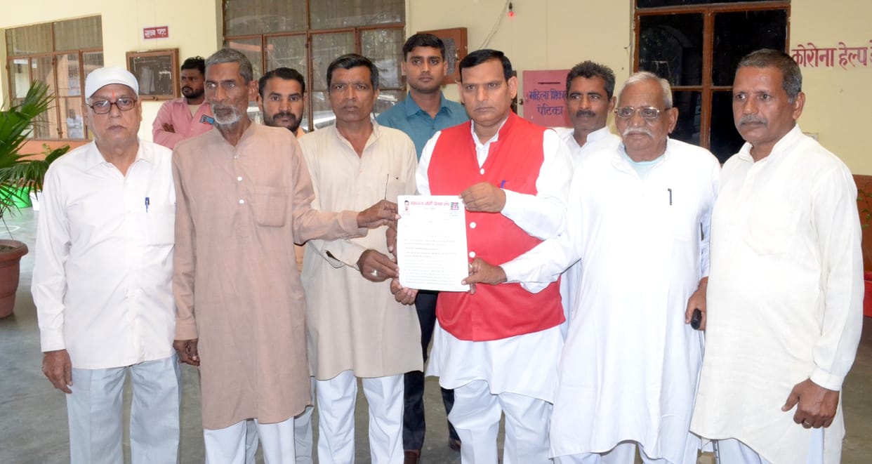 Memorandum in the name of Chief Minister submitted to DM