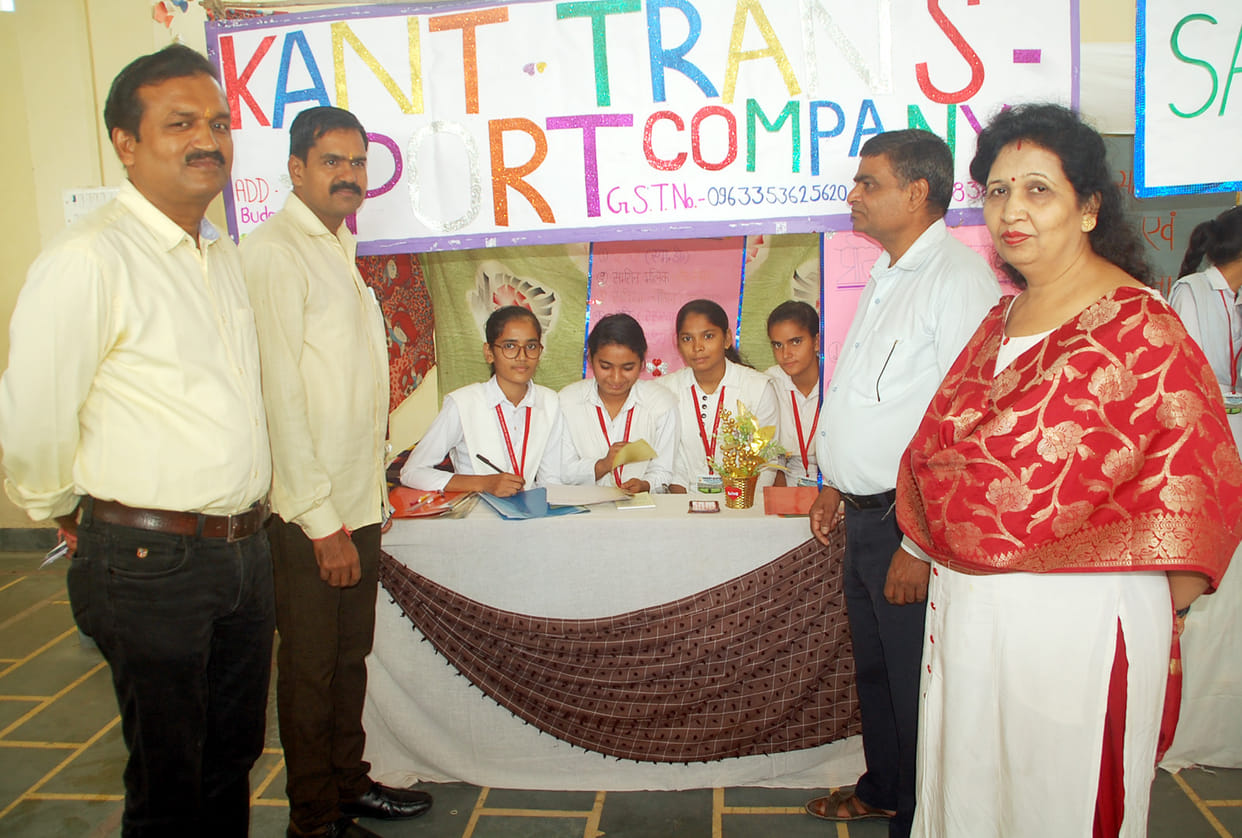 Students organized trade fair
