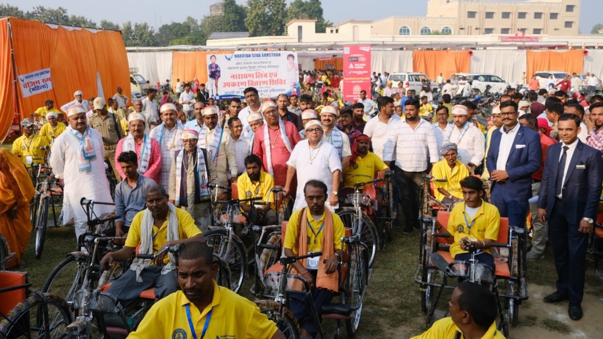 Divyangjan got free accessories in Gorakhpur by amar ujala campaign