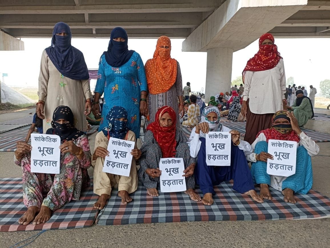 Women sitting on dharna leaving the work of the fields, they will stand till their demands are not met