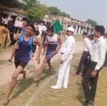 फोटो 29 बीएनडीपी 17- 800 मीटर दौड़ में प्रतिभाग करते छात्र। संवाद