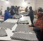खैराबाद क्षेत्र में कनायतपुर में दरी फैक्ट्री में काम करते वर्कर। - संवाद
