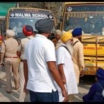 डेरा प्रेमियों की बसों को रोका गया।
