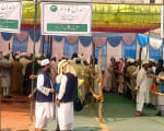 दारुल उलूम परिसर में लगे काउंटरों पर एंट्री कराते बाहर से आए मेहमान