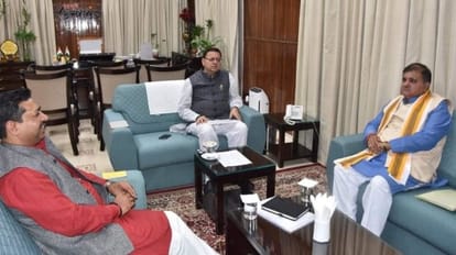 Uttarakhand Politics: मुख्यमंत्री धामी और प्रदेश अध्यक्ष भट्ट की मंत्रणा, जल्द बांटे जा सकते हैं दायित्व सीएम धामी और प्रदेश अध्यक्ष महेंद्र भट्ट