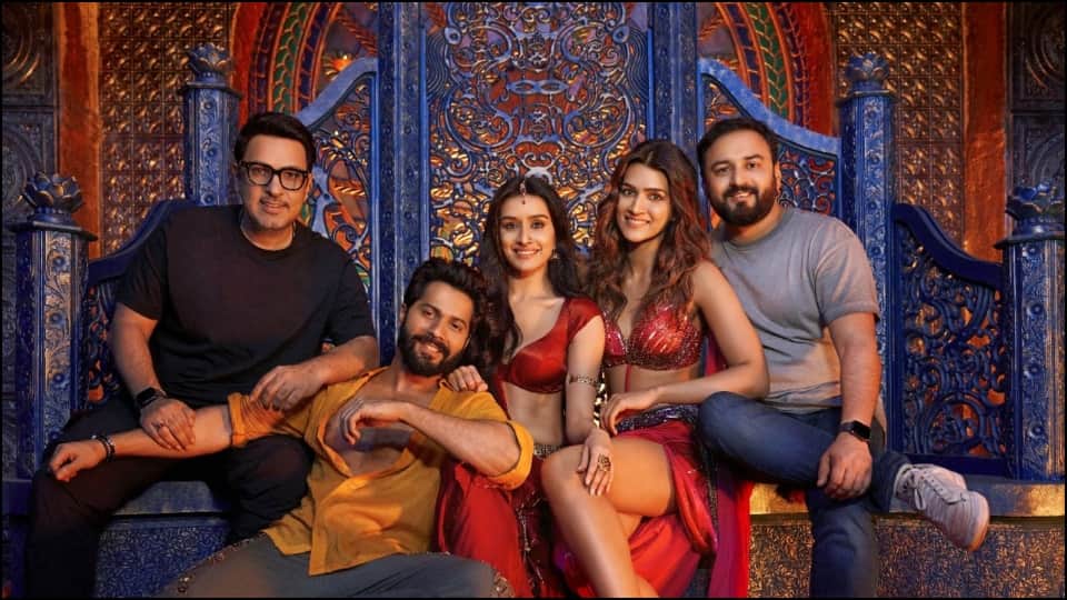 bhediya box office prediction varun dhawan kriti sanon deepak dobriyal starrer film