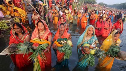 Crowd Of Devotees Gathered In Chandigarh For Sandhya Arghya