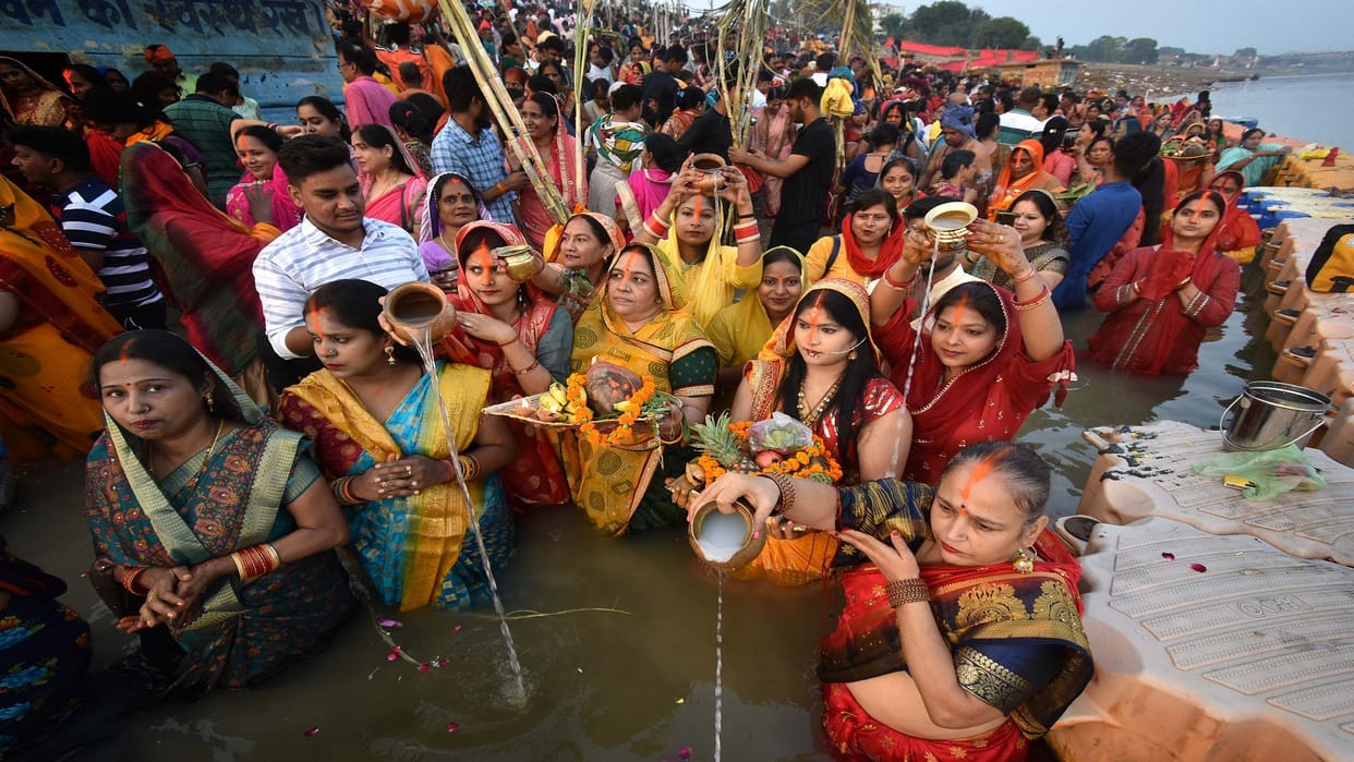 Chhath Puja 2022 worship the sun at the Sangam first Arghya to the rising sun