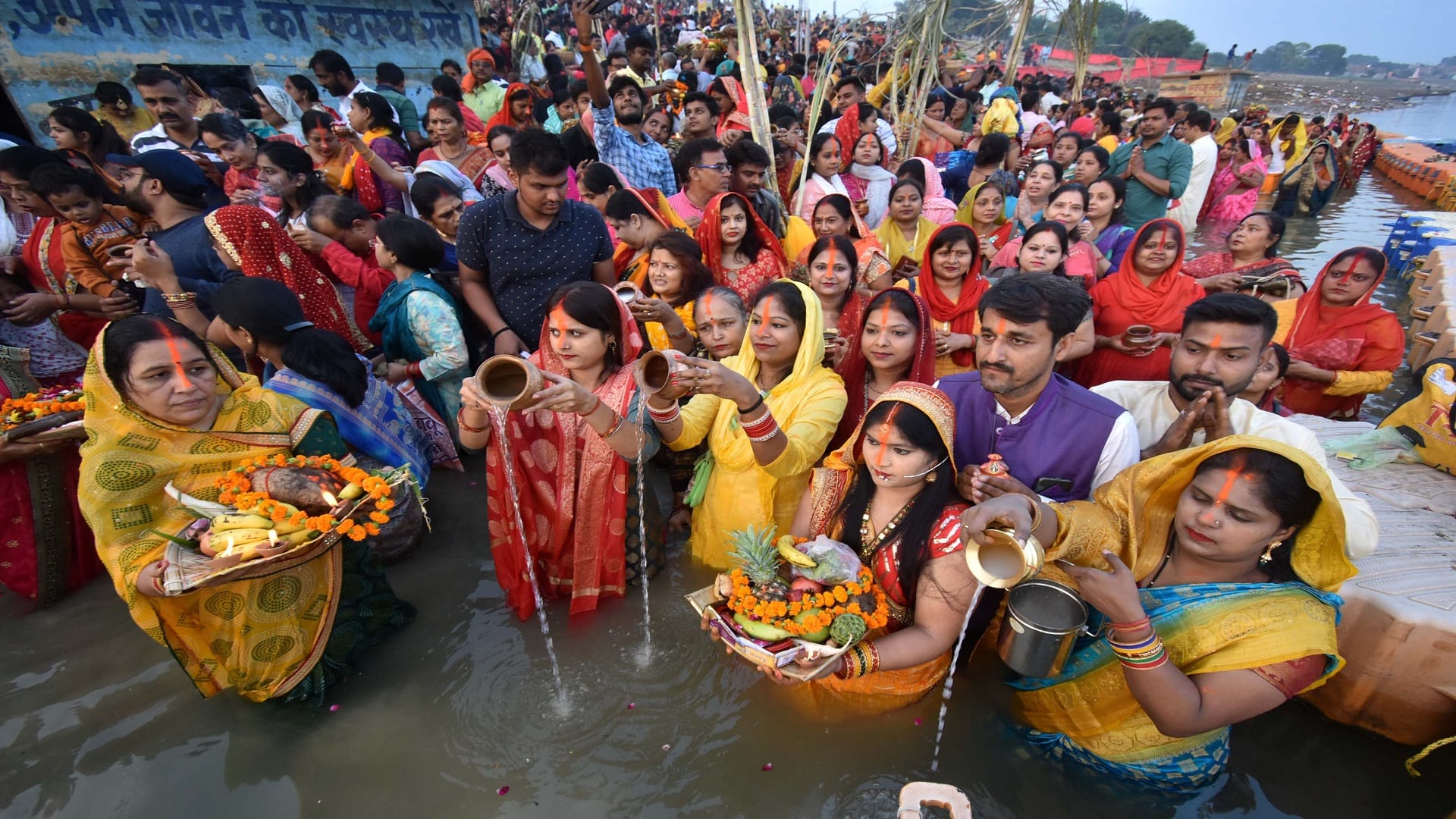 Chhath Puja 2022 worship the sun at the Sangam first Arghya to the rising sun